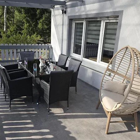 Celine In Ruhiger Lage